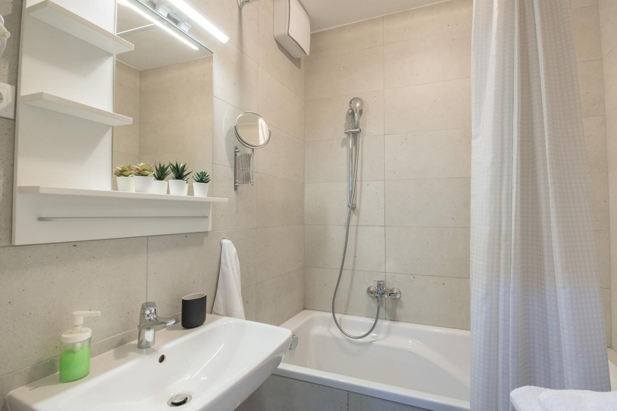 Apartamento Very - Free Parking - Sunny Balcony *