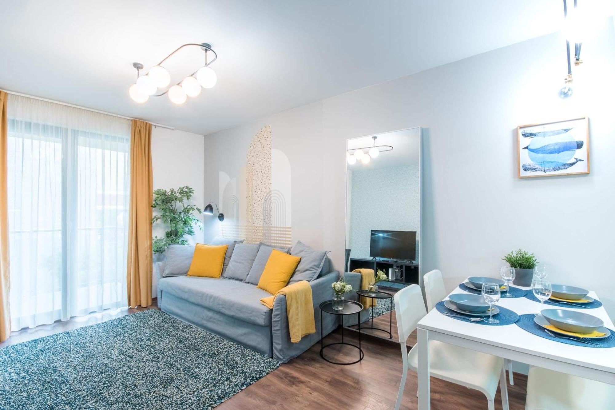 Very - Free Parking - Sunny Balcony Apartment