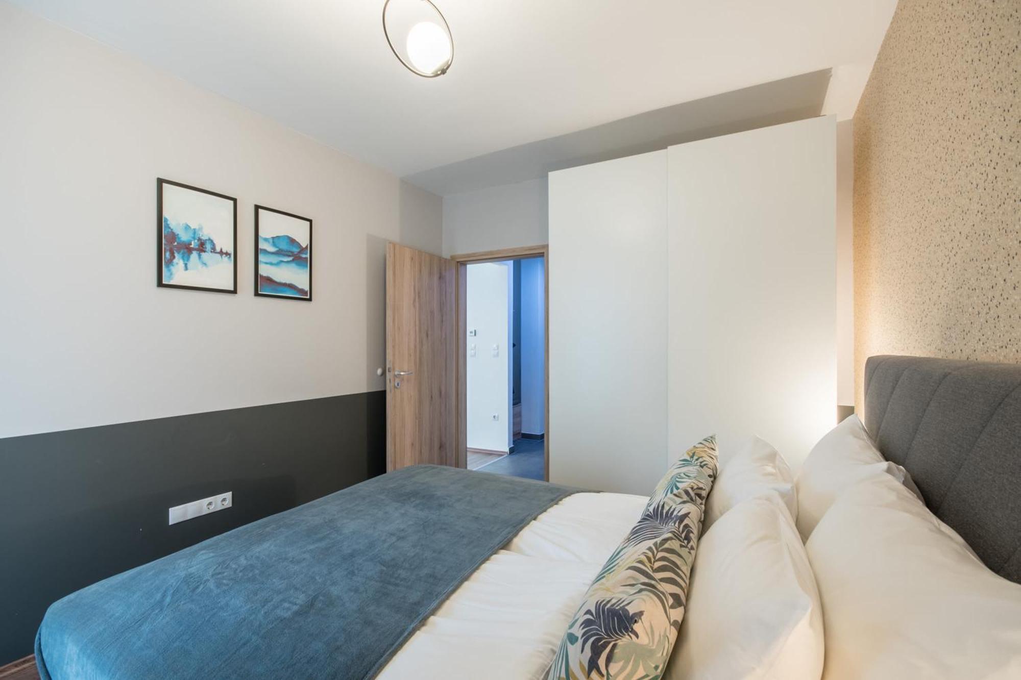 Very - Free Parking - Sunny Balcony Apartment